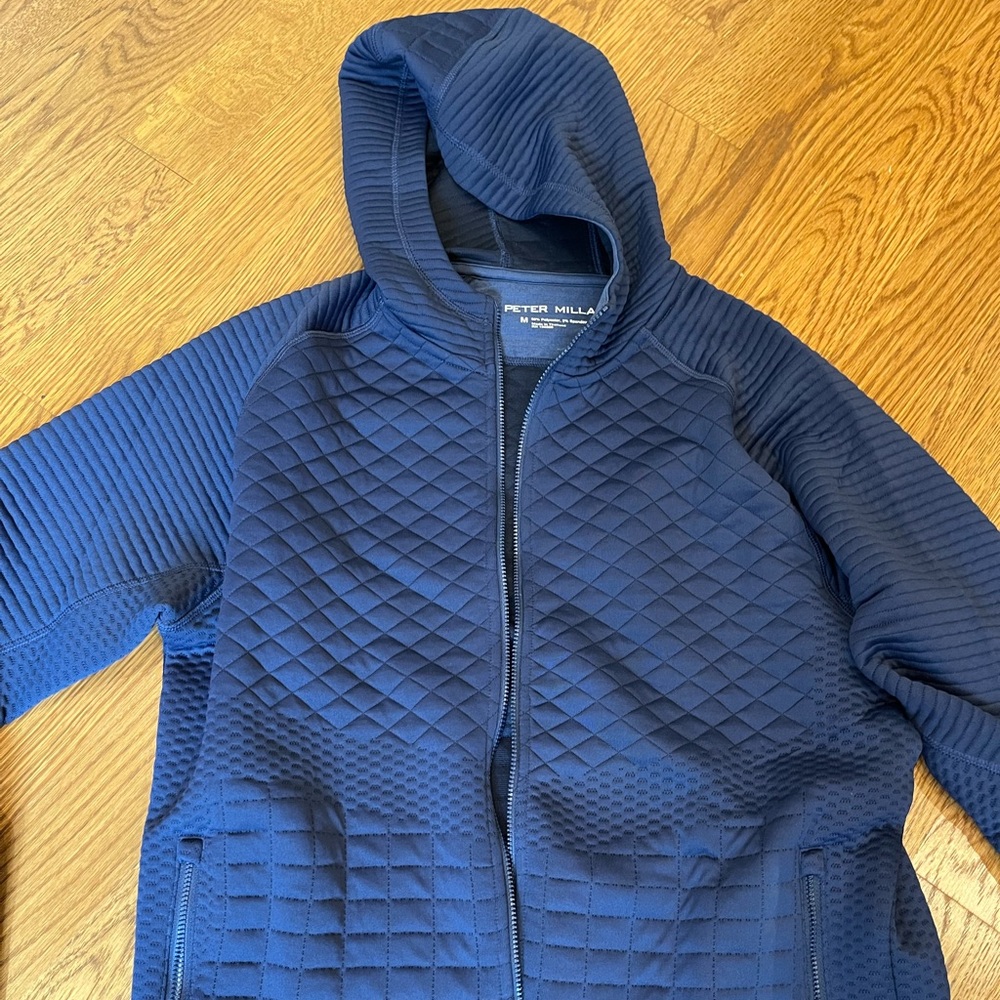 Peter Millar quilted hoodie.  Navy -M.  Slimmer fitting